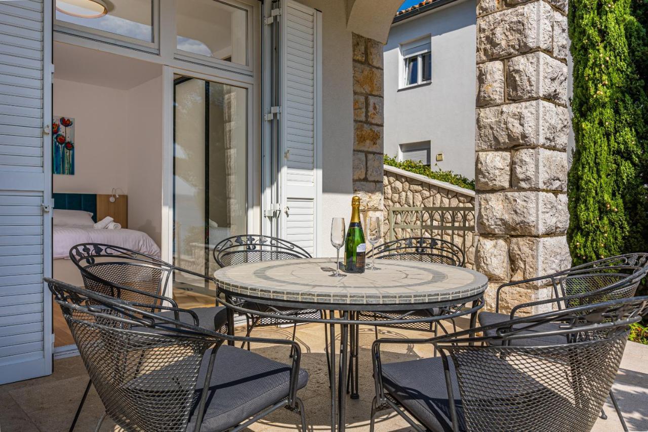 Villa Veronika Apartments Crikvenica Exterior foto